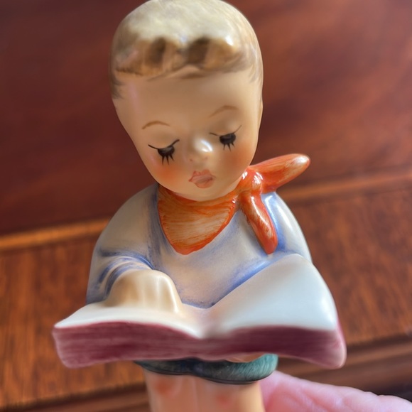 Goebel Hummel Club HONOR STUDENT #1528 Hum 2087/B - Picture 5 of 6